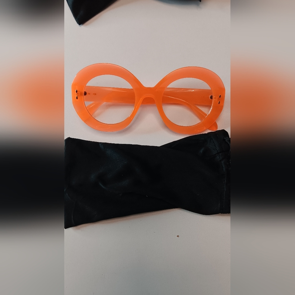 Fashionomics Orange Shades